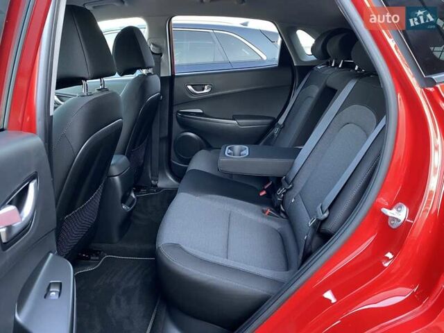 Красный Хендай Kona Electric, объемом двигателя 0 л и пробегом 105 тыс. км за 20200 $, фото 63 на Automoto.ua