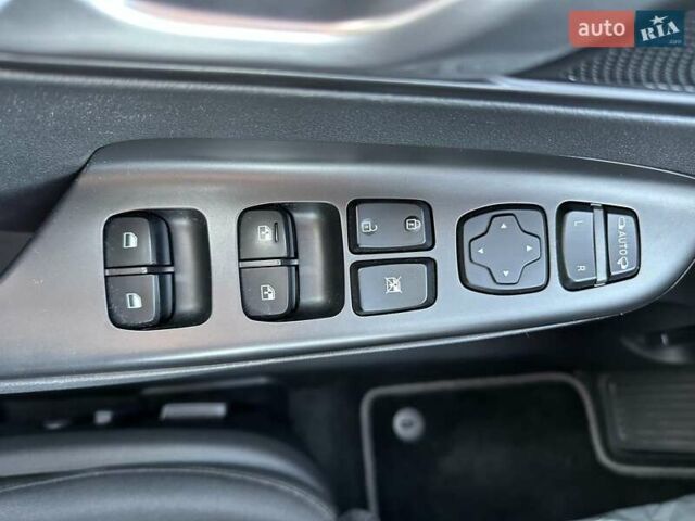 Красный Хендай Kona Electric, объемом двигателя 0 л и пробегом 113 тыс. км за 19900 $, фото 35 на Automoto.ua