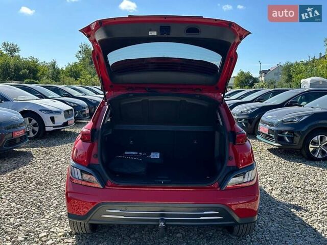 Красный Хендай Kona Electric, объемом двигателя 0 л и пробегом 86 тыс. км за 20600 $, фото 55 на Automoto.ua
