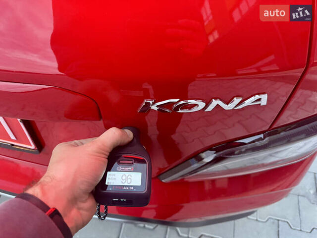Красный Хендай Kona Electric, объемом двигателя 0 л и пробегом 161 тыс. км за 17999 $, фото 63 на Automoto.ua