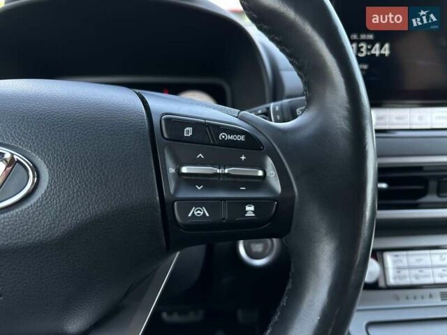 Красный Хендай Kona Electric, объемом двигателя 0 л и пробегом 113 тыс. км за 19900 $, фото 41 на Automoto.ua