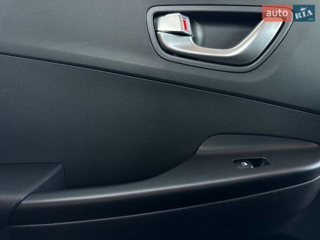 Красный Хендай Kona Electric, объемом двигателя 0 л и пробегом 113 тыс. км за 19900 $, фото 65 на Automoto.ua