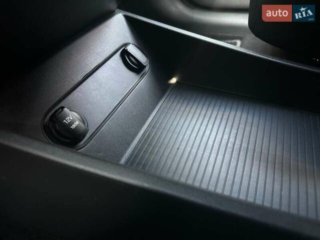 Красный Хендай Kona Electric, объемом двигателя 0 л и пробегом 113 тыс. км за 19900 $, фото 55 на Automoto.ua