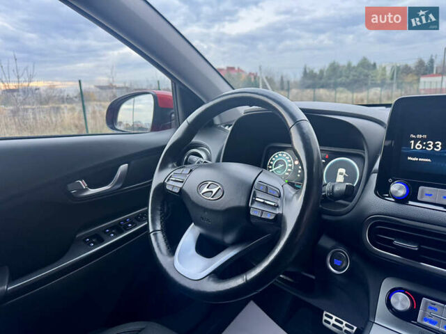 Красный Хендай Kona Electric, объемом двигателя 0 л и пробегом 161 тыс. км за 17999 $, фото 40 на Automoto.ua