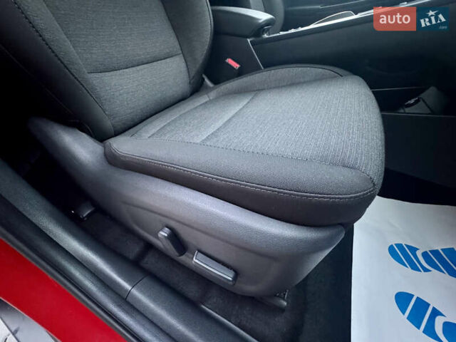 Красный Хендай Kona Electric, объемом двигателя 0 л и пробегом 161 тыс. км за 17999 $, фото 22 на Automoto.ua