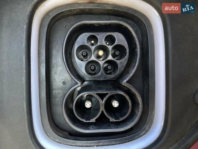 Красный Хендай Kona Electric, объемом двигателя 0 л и пробегом 105 тыс. км за 20500 $, фото 26 на Automoto.ua