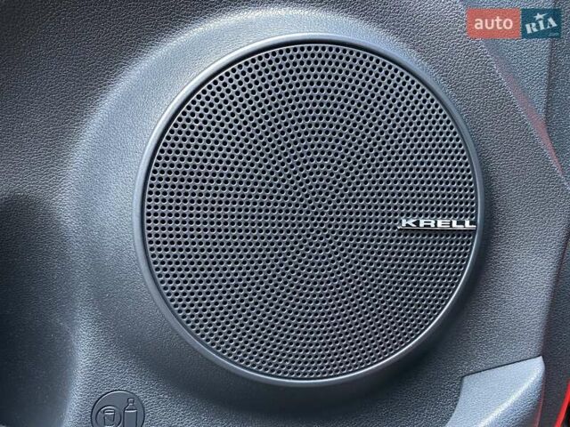 Красный Хендай Kona Electric, объемом двигателя 0 л и пробегом 105 тыс. км за 20500 $, фото 5 на Automoto.ua