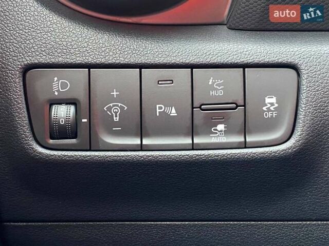 Красный Хендай Kona Electric, объемом двигателя 0 л и пробегом 67 тыс. км за 19999 $, фото 17 на Automoto.ua