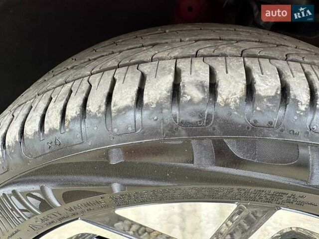 Красный Хендай Kona Electric, объемом двигателя 0 л и пробегом 86 тыс. км за 20600 $, фото 22 на Automoto.ua