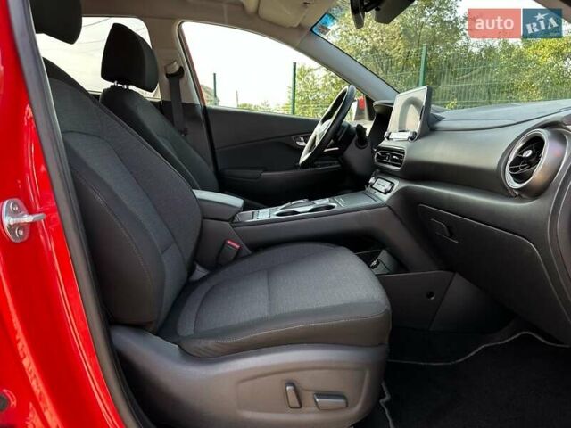 Красный Хендай Kona Electric, объемом двигателя 0 л и пробегом 113 тыс. км за 19900 $, фото 73 на Automoto.ua