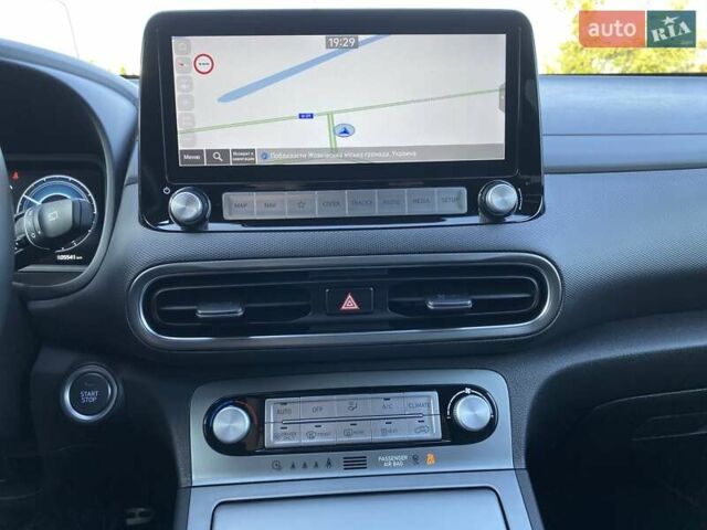 Красный Хендай Kona Electric, объемом двигателя 0 л и пробегом 105 тыс. км за 20500 $, фото 39 на Automoto.ua