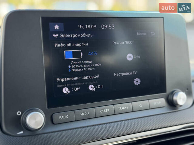 Красный Хендай Kona Electric, объемом двигателя 0 л и пробегом 53 тыс. км за 16900 $, фото 31 на Automoto.ua