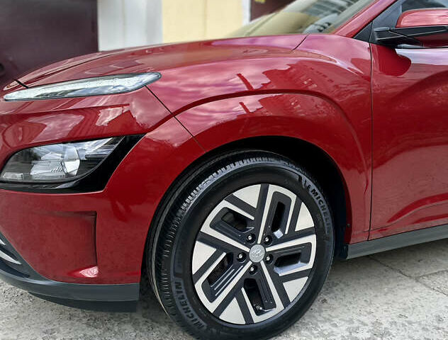 Красный Хендай Kona Electric, объемом двигателя 0 л и пробегом 84 тыс. км за 16950 $, фото 64 на Automoto.ua