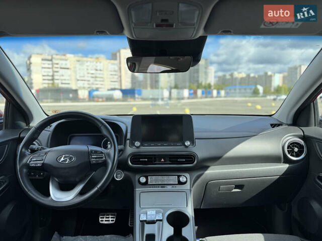 Красный Хендай Kona Electric, объемом двигателя 0 л и пробегом 53 тыс. км за 16900 $, фото 22 на Automoto.ua