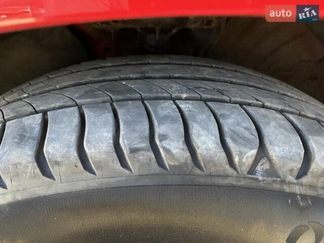 Красный Хендай Kona Electric, объемом двигателя 0 л и пробегом 113 тыс. км за 19950 $, фото 21 на Automoto.ua