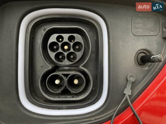 Красный Хендай Kona Electric, объемом двигателя 0 л и пробегом 111 тыс. км за 20400 $, фото 20 на Automoto.ua