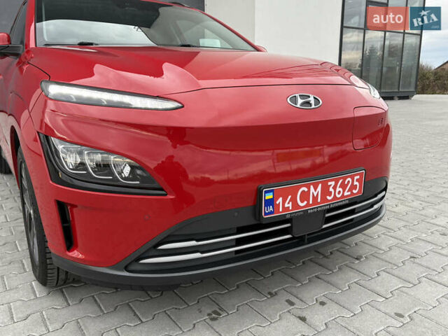 Красный Хендай Kona Electric, объемом двигателя 0 л и пробегом 89 тыс. км за 19799 $, фото 24 на Automoto.ua