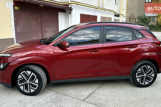 Красный Хендай Kona Electric, объемом двигателя 0 л и пробегом 84 тыс. км за 16950 $, фото 9 на Automoto.ua
