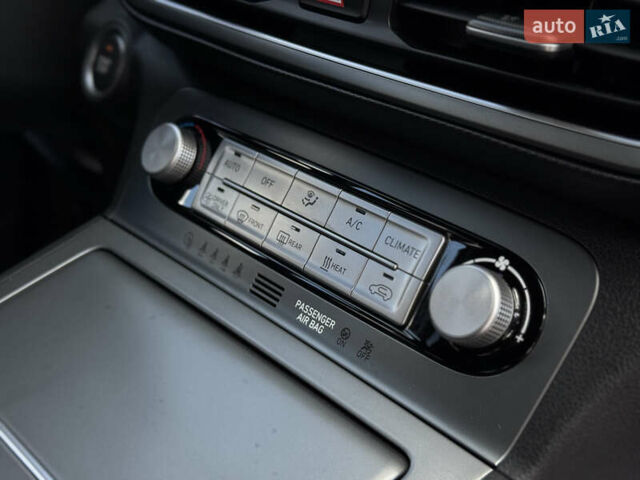 Красный Хендай Kona Electric, объемом двигателя 0 л и пробегом 53 тыс. км за 16900 $, фото 27 на Automoto.ua