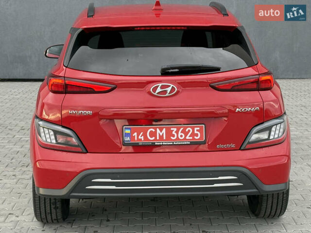 Красный Хендай Kona Electric, объемом двигателя 0 л и пробегом 89 тыс. км за 19799 $, фото 5 на Automoto.ua