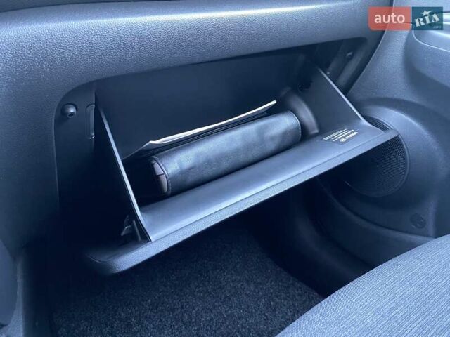 Красный Хендай Kona Electric, объемом двигателя 0 л и пробегом 113 тыс. км за 19950 $, фото 53 на Automoto.ua