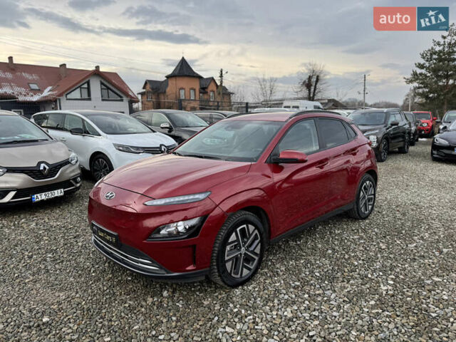 Красный Хендай Kona Electric, объемом двигателя 0 л и пробегом 51 тыс. км за 17999 $, фото 6 на Automoto.ua