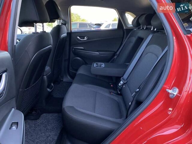 Красный Хендай Kona Electric, объемом двигателя 0 л и пробегом 113 тыс. км за 19950 $, фото 70 на Automoto.ua