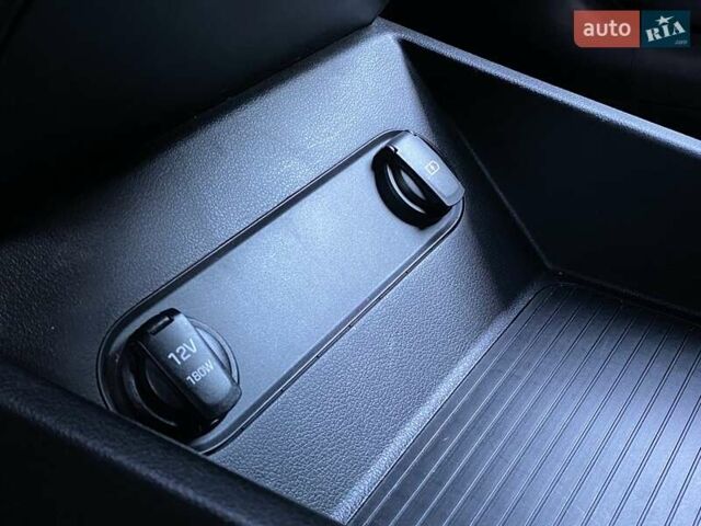 Красный Хендай Kona Electric, объемом двигателя 0 л и пробегом 113 тыс. км за 19950 $, фото 44 на Automoto.ua