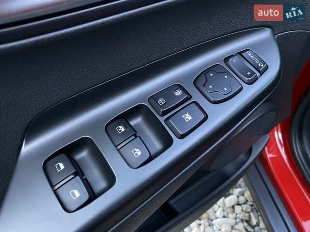 Красный Хендай Kona Electric, объемом двигателя 0 л и пробегом 113 тыс. км за 19950 $, фото 31 на Automoto.ua