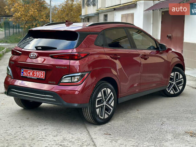 Красный Хендай Kona Electric, объемом двигателя 0 л и пробегом 84 тыс. км за 16950 $, фото 17 на Automoto.ua