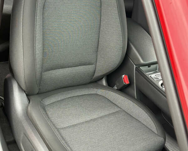 Красный Хендай Kona Electric, объемом двигателя 0 л и пробегом 89 тыс. км за 19799 $, фото 50 на Automoto.ua