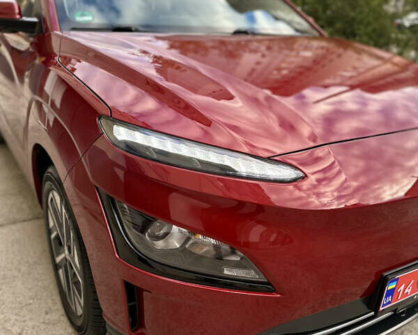 Красный Хендай Kona Electric, объемом двигателя 0 л и пробегом 84 тыс. км за 16950 $, фото 78 на Automoto.ua