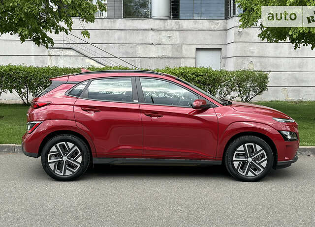 Красный Хендай Kona Electric, объемом двигателя 0 л и пробегом 29 тыс. км за 18800 $, фото 1 на Automoto.ua