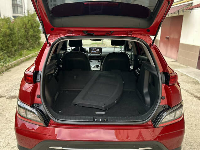 Красный Хендай Kona Electric, объемом двигателя 0 л и пробегом 84 тыс. км за 16950 $, фото 47 на Automoto.ua