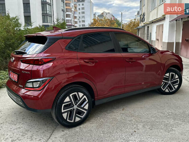 Красный Хендай Kona Electric, объемом двигателя 0 л и пробегом 84 тыс. км за 16950 $, фото 5 на Automoto.ua
