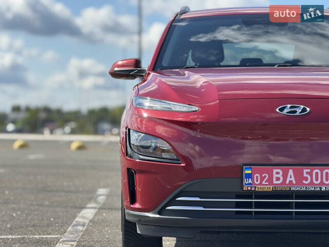 Красный Хендай Kona Electric, объемом двигателя 0 л и пробегом 53 тыс. км за 16900 $, фото 9 на Automoto.ua