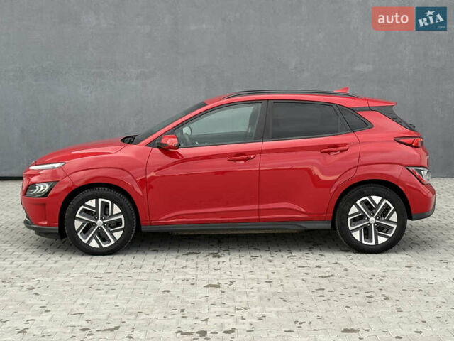 Красный Хендай Kona Electric, объемом двигателя 0 л и пробегом 89 тыс. км за 19799 $, фото 16 на Automoto.ua