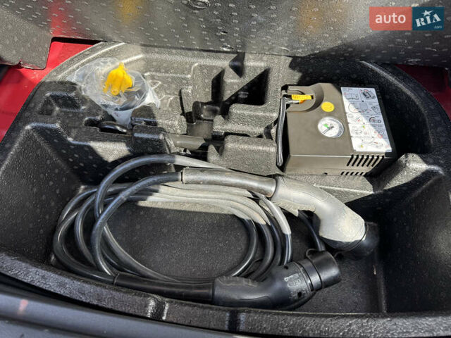 Красный Хендай Kona Electric, объемом двигателя 0 л и пробегом 53 тыс. км за 16900 $, фото 39 на Automoto.ua