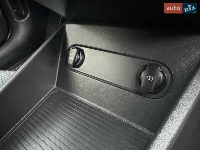 Красный Хендай Kona Electric, объемом двигателя 0 л и пробегом 89 тыс. км за 19799 $, фото 82 на Automoto.ua