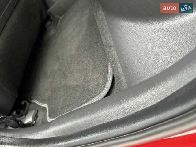 Красный Хендай Kona Electric, объемом двигателя 0 л и пробегом 89 тыс. км за 19799 $, фото 46 на Automoto.ua