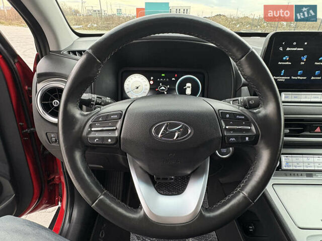 Красный Хендай Kona Electric, объемом двигателя 0 л и пробегом 89 тыс. км за 19799 $, фото 63 на Automoto.ua