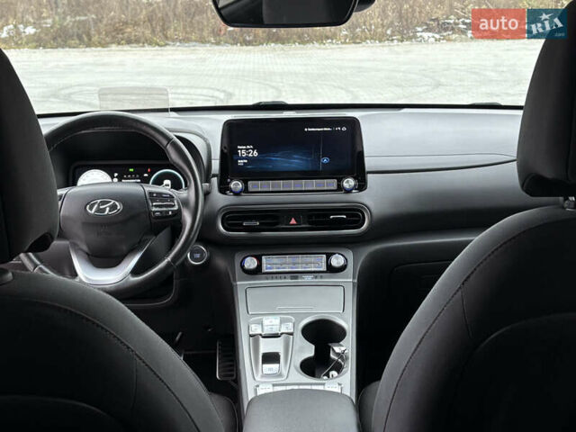 Красный Хендай Kona Electric, объемом двигателя 0 л и пробегом 89 тыс. км за 19799 $, фото 53 на Automoto.ua