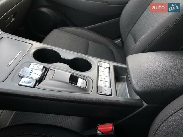 Красный Хендай Kona Electric, объемом двигателя 0 л и пробегом 117 тыс. км за 19200 $, фото 5 на Automoto.ua