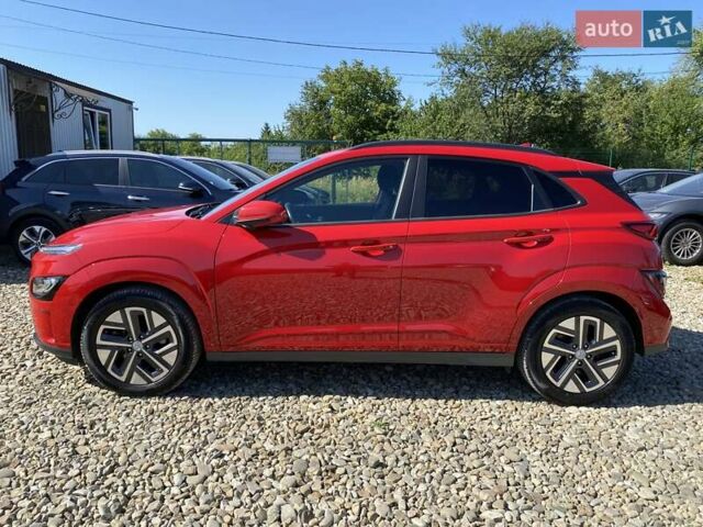 Красный Хендай Kona Electric, объемом двигателя 0 л и пробегом 113 тыс. км за 19950 $, фото 12 на Automoto.ua