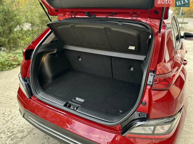 Красный Хендай Kona Electric, объемом двигателя 0 л и пробегом 84 тыс. км за 16950 $, фото 44 на Automoto.ua