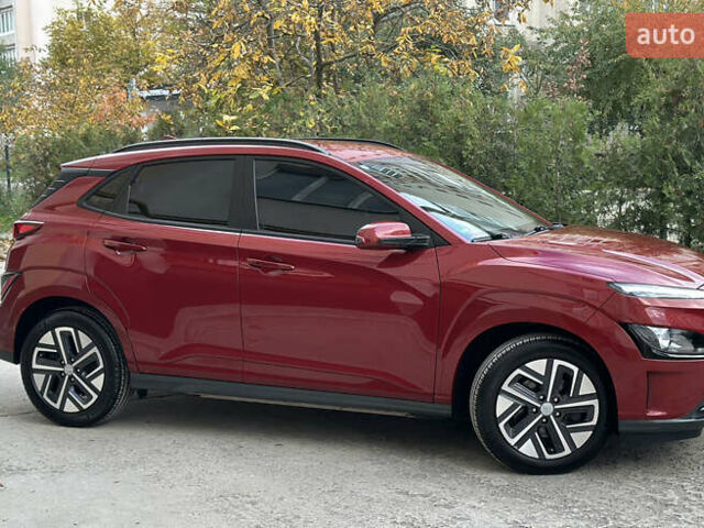 Красный Хендай Kona Electric, объемом двигателя 0 л и пробегом 84 тыс. км за 16950 $, фото 23 на Automoto.ua