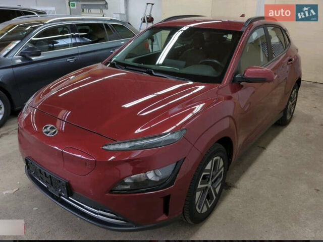 Красный Хендай Kona Electric, объемом двигателя 0 л и пробегом 84 тыс. км за 16950 $, фото 84 на Automoto.ua