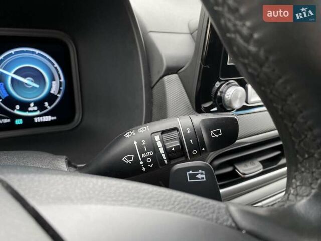 Червоний Хендай Kona Electric, об'ємом двигуна 0 л та пробігом 111 тис. км за 20700 $, фото 41 на Automoto.ua