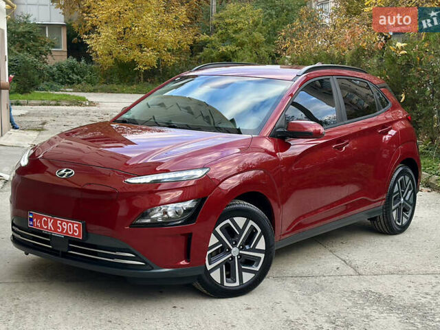 Красный Хендай Kona Electric, объемом двигателя 0 л и пробегом 84 тыс. км за 16950 $, фото 12 на Automoto.ua