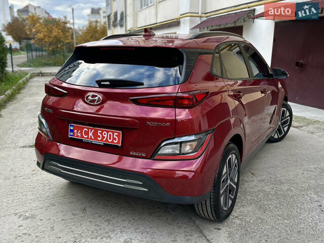 Красный Хендай Kona Electric, объемом двигателя 0 л и пробегом 84 тыс. км за 16950 $, фото 4 на Automoto.ua